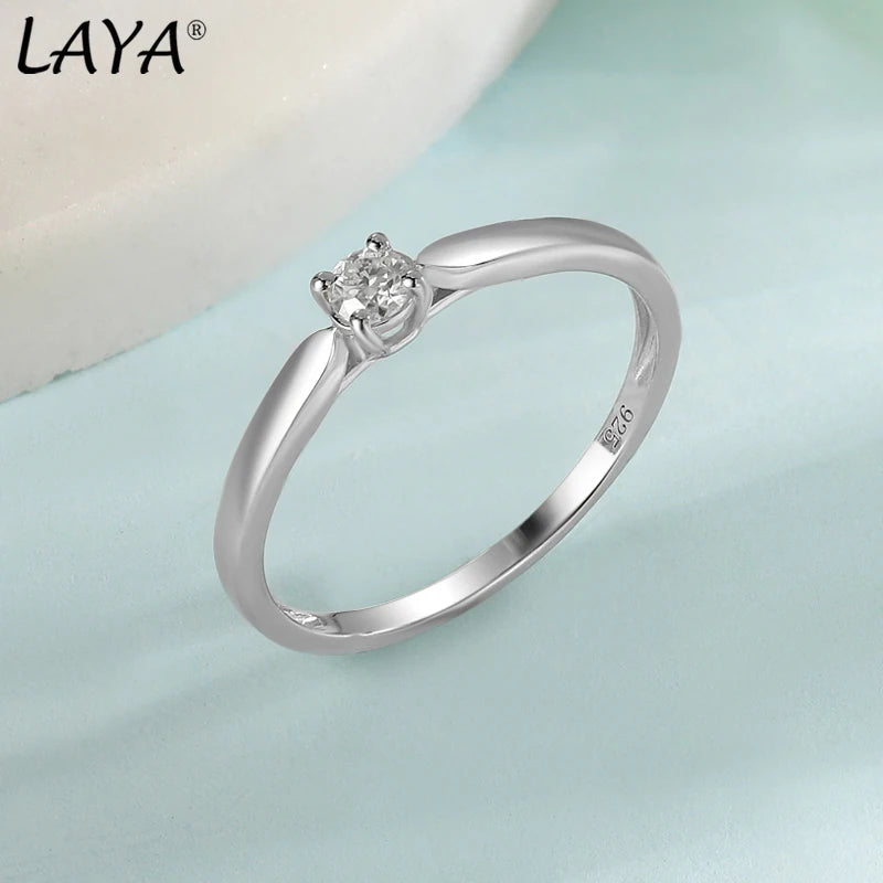 LAYA Ring med 0.1 Carat Moissanite